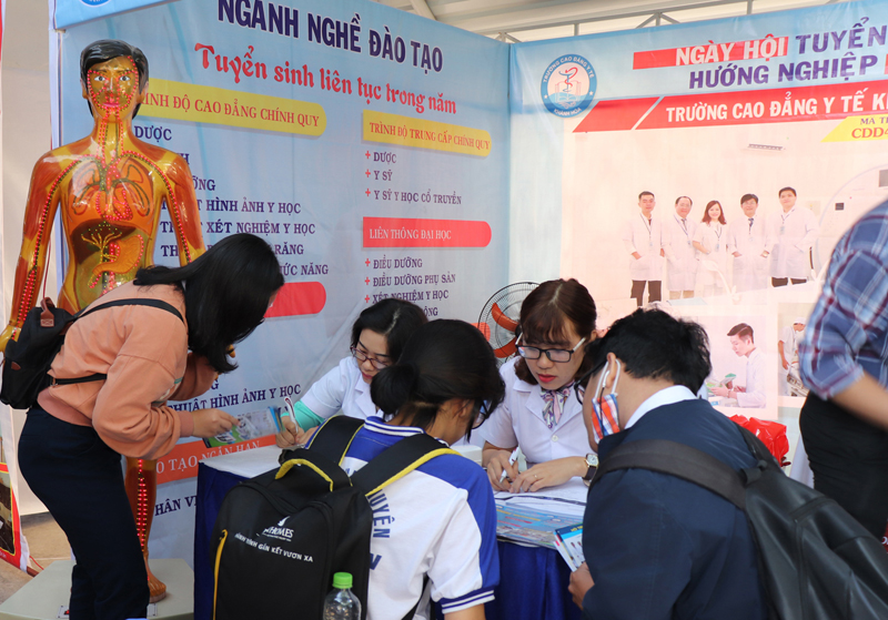 Tư vấn tuyển sinh 2020-Gian hàng kết nối học sinh và nhà trường