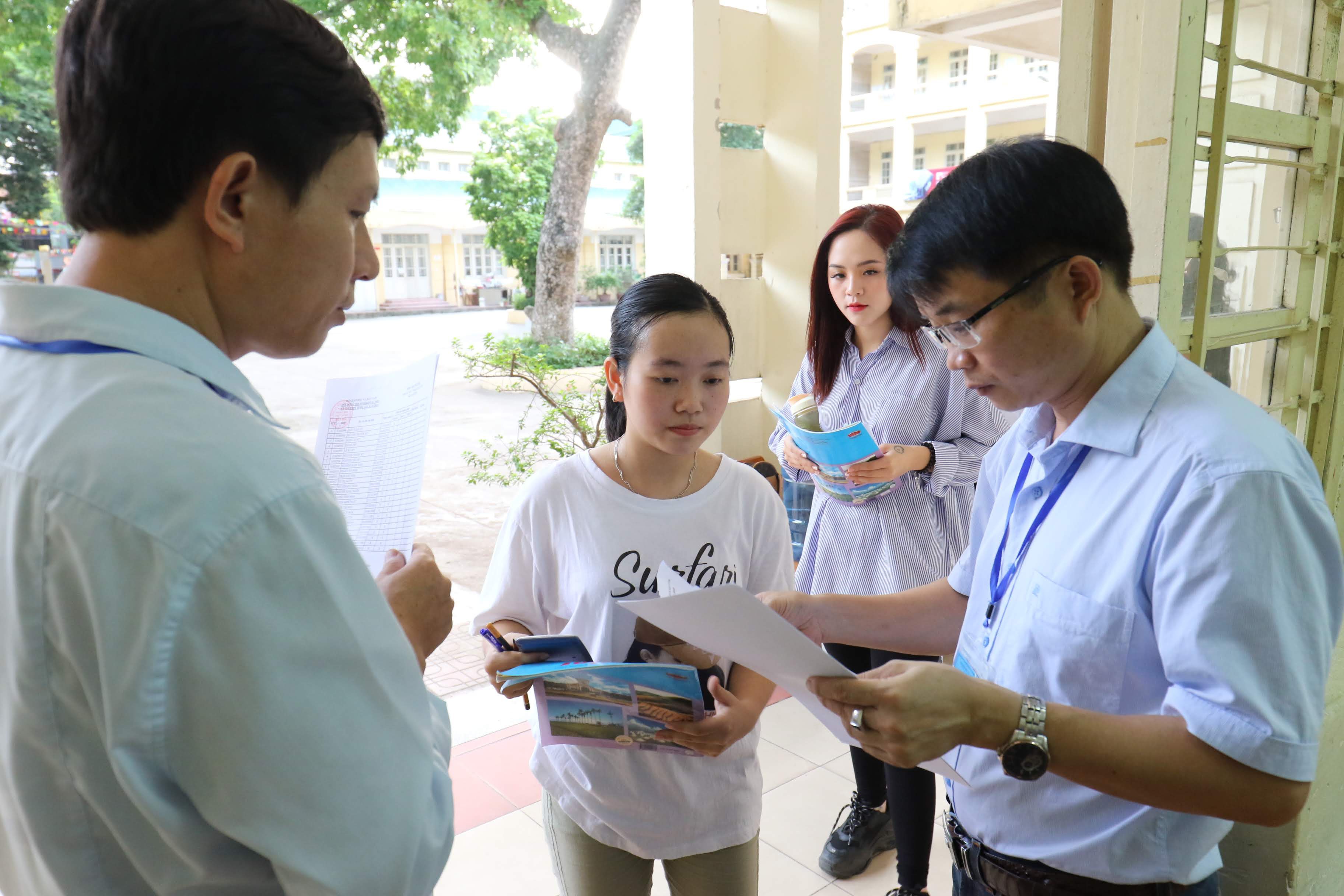 Bộ GD-ĐT khẳng định sẽ không dừng năm học ở thời điểm này