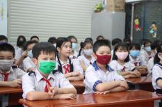 Học sinh tiểu học trở lại trường sau hơn 3 tháng "nghỉ Tết"