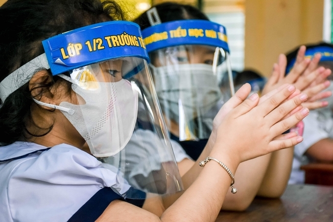 Học sinh không cần đeo khẩu trang và giãn cách trong lớp học - Ảnh 1