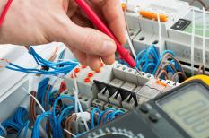 Xét tuyển Đại Học: Học ngành kỹ thuật có dễ tìm việc không?