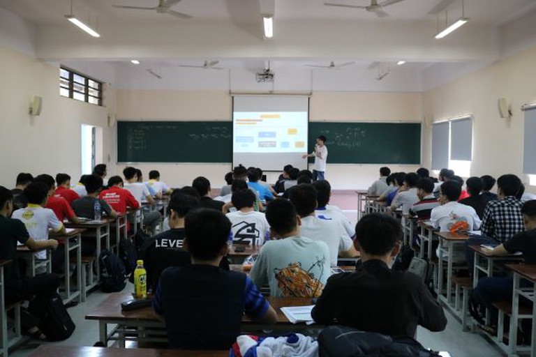 Lớp học độc đáo 'Chúng ta cùng tiến' tại trường ĐH Bách Khoa TP.HCM - Ảnh 2