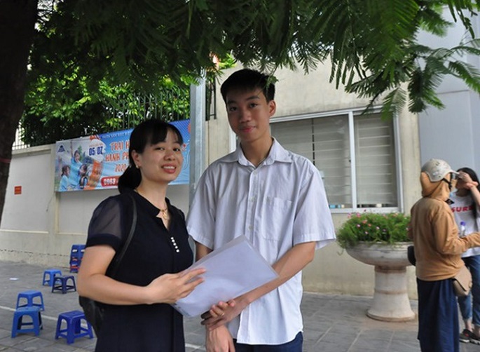 Tuyển sinh lớp 10 Hà Nội: Những hình ảnh trong ngày thi đầu