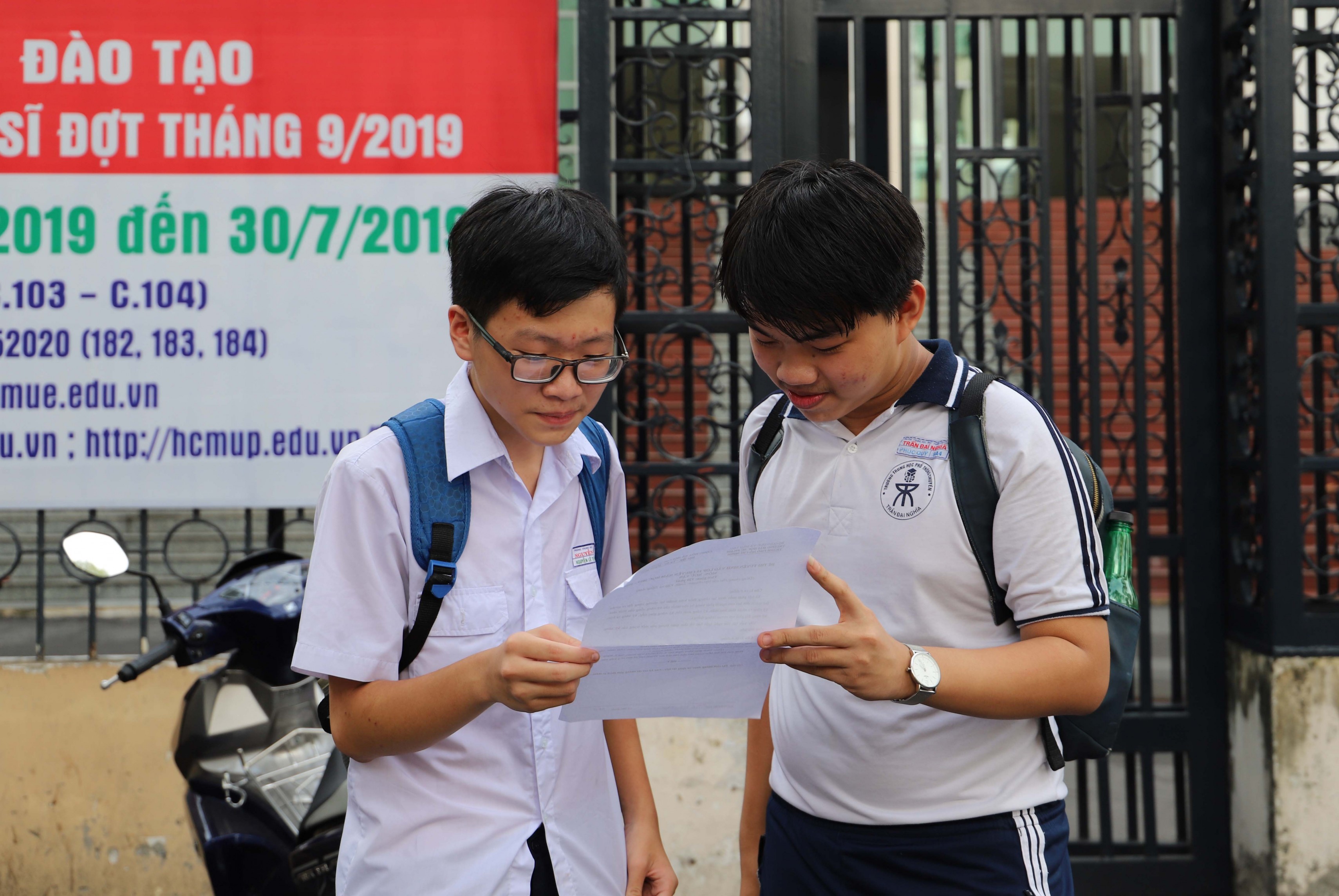 Tổng hợp đề thi môn chuyên lớp 10 trường TH Thực hành ĐH. Sư Phạm