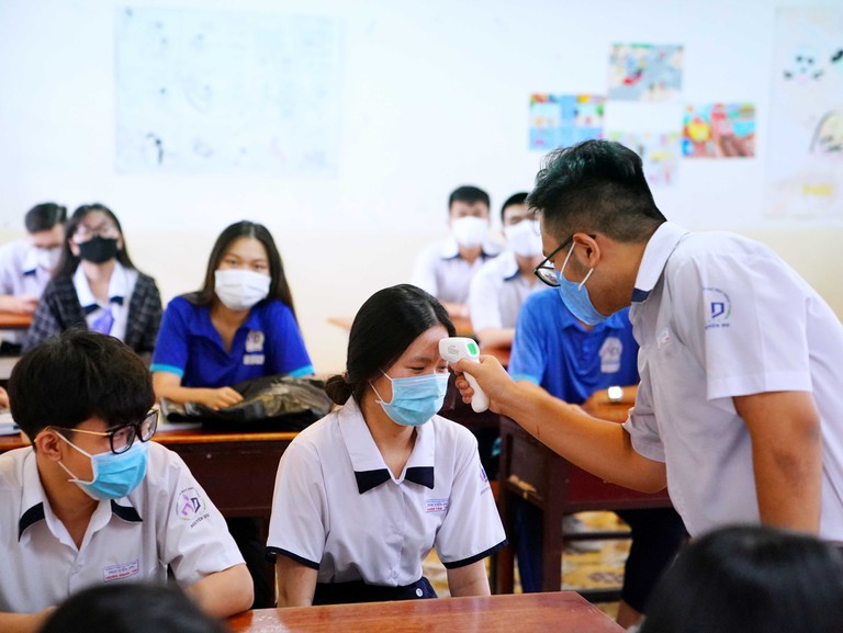 Năm học 2020 - 2021: Không bắt buộc học sinh đeo khẩu trang trong lớp - Ảnh 1