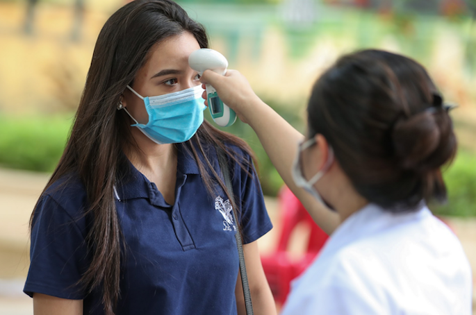 Cùng nhìn lại những khoảnh khắc đáng nhớ trong mùa thi tốt nghiệp 2020 - Ảnh 2