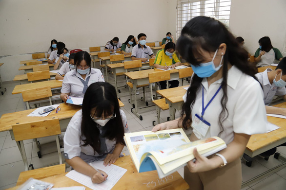 Sáng ngày 10.8, hơn 900.000 thí sinh dự thi 3 môn tổ hợp - Ảnh 2