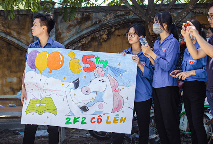 Cùng nhìn lại những khoảnh khắc đáng nhớ trong mùa thi tốt nghiệp 2020 - Ảnh 1