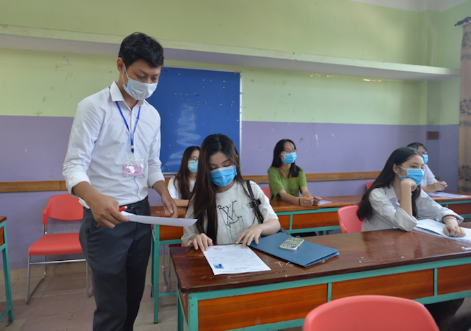 Điểm chuẩn vào đại học sẽ biến động thế nào với thí sinh thi THPT đợt 2? - Ảnh 1