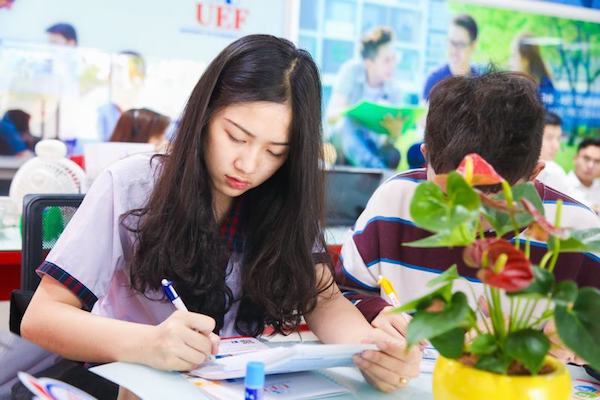 Hơn 275.000 thí sinh điều chỉnh nguyện vọng xét tuyển đại học - Ảnh 1