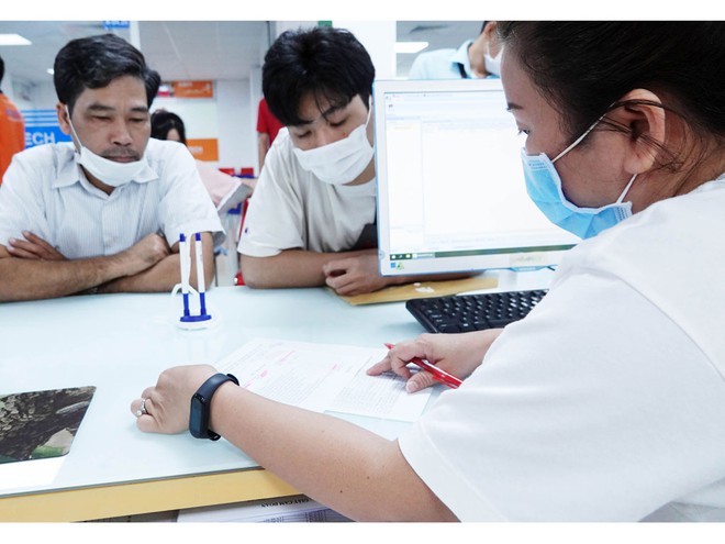 Điểm chuẩn trường sư phạm, y dược có cận điểm sàn? - Ảnh 1