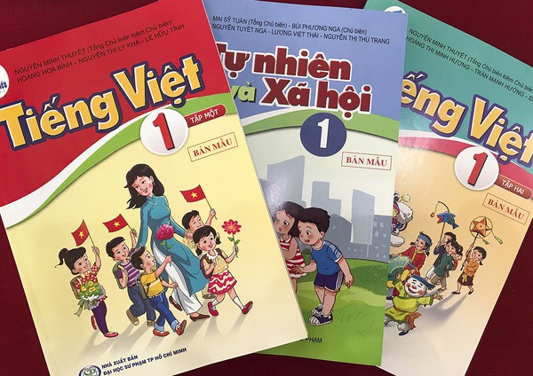 Trẻ mới vào lớp 1 mệt mỏi vì cả ngày học chữ, luyện viết - Ảnh 1