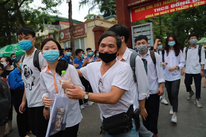 đưa con đi thi đại học 2020