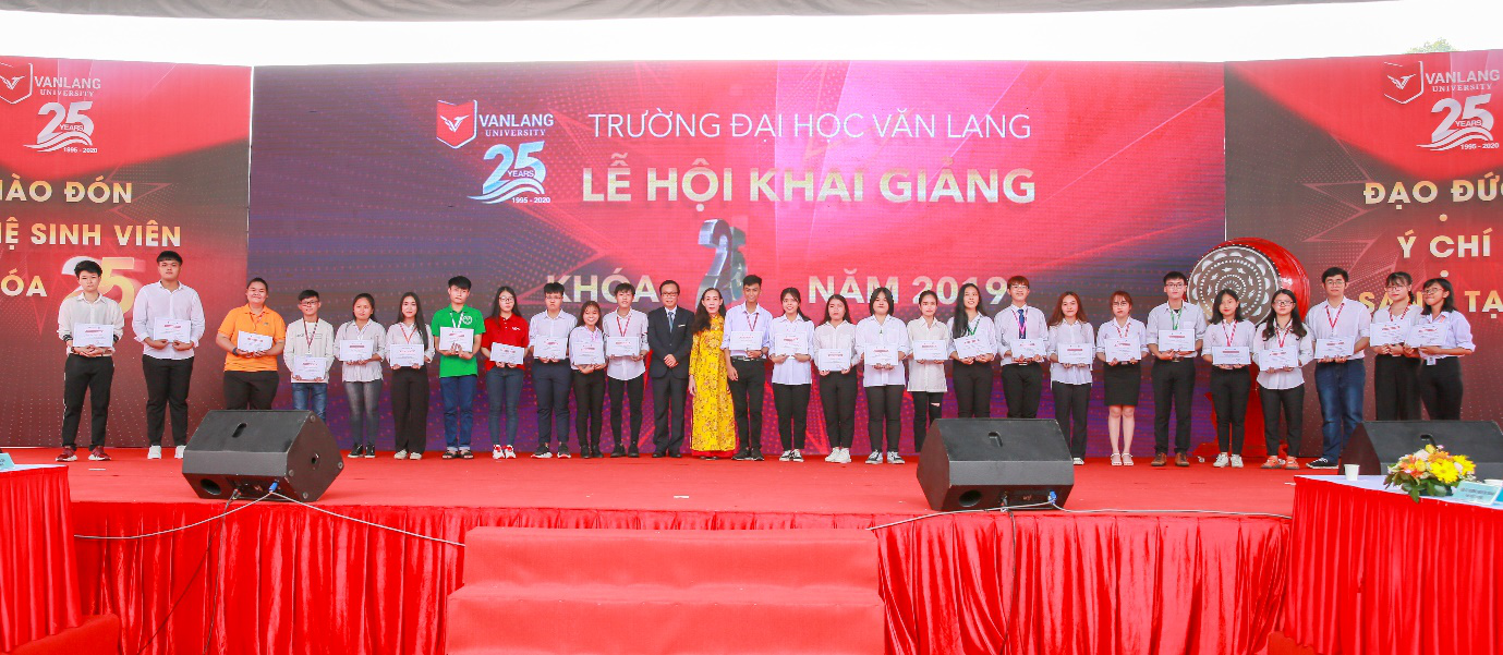 Điểm chuẩn các ngành học mới của Đại học Văn Lang 'lên ngôi' - Ảnh 3