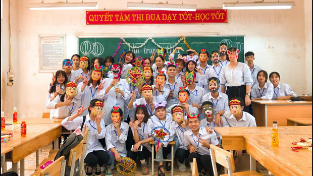 Cách ăn Tết Trung thu lầy lội của học sinh - Ảnh 6