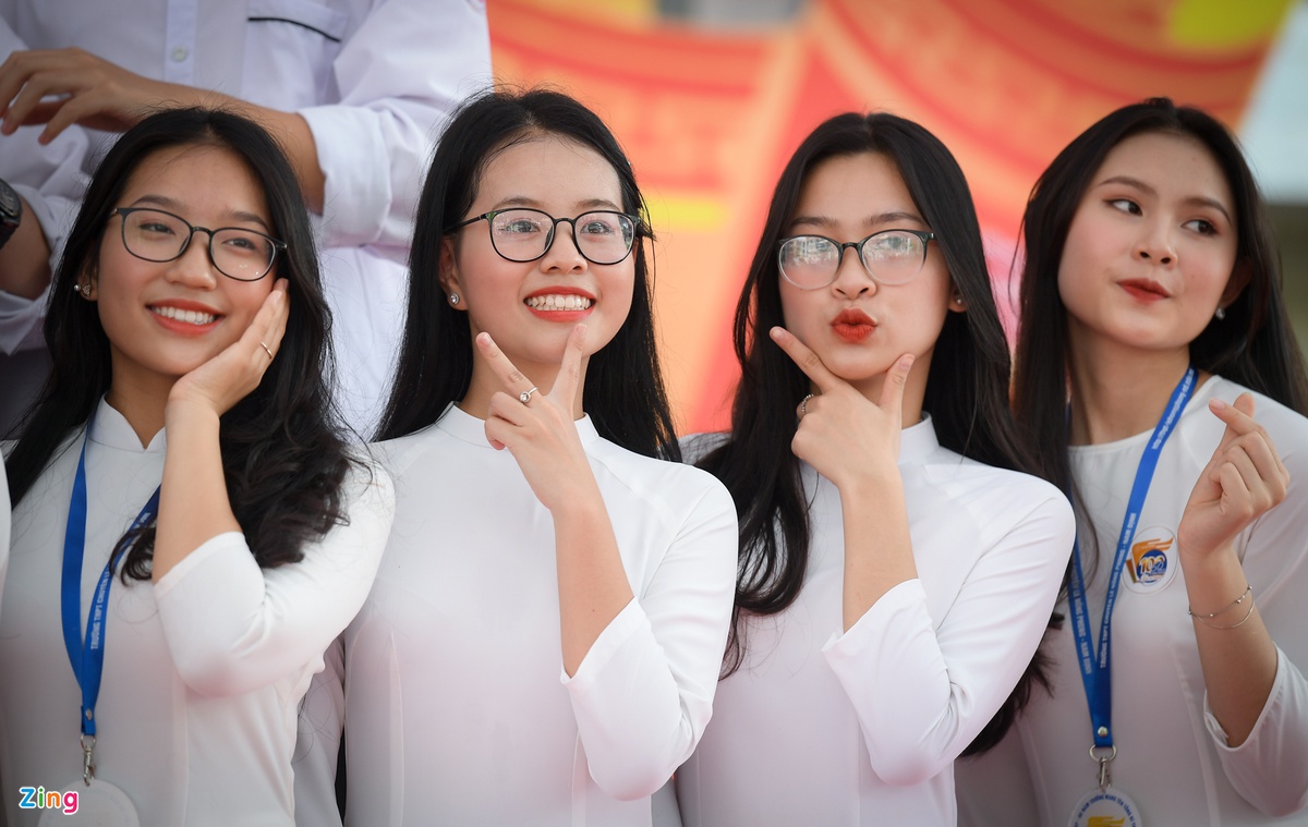 Thầy trò hội ngộ nhân dịp kỷ niệm 100 năm thành lập trường