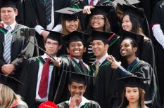 E ngại Covid-19, sinh viên châu Á thích học gần nhà hơn