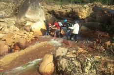 Món quà mong ước của thầy cô vùng lũ ngày 20/11