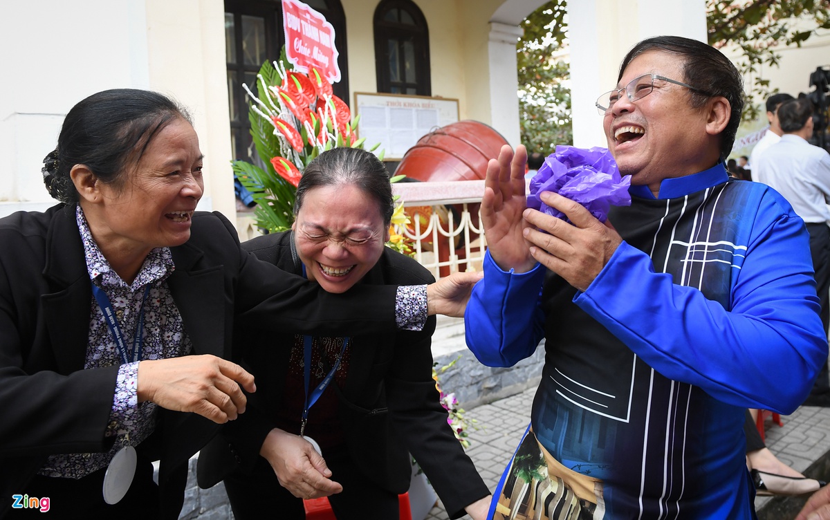 Thầy trò hội ngộ nhân dịp kỷ niệm 100 năm thành lập trường