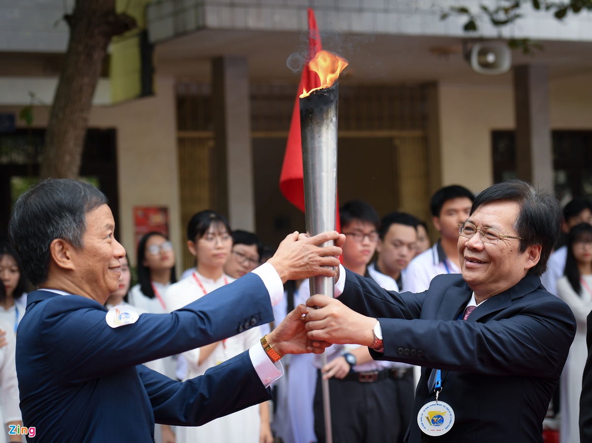 Thầy trò hội ngộ nhân dịp kỷ niệm 100 năm thành lập trường