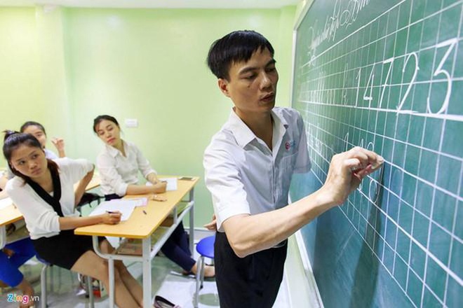 Phụ huynh đừng nói trăm sự nhờ thầy cô nữa