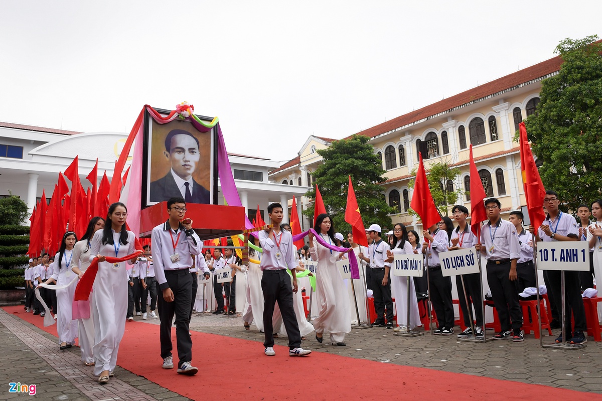 Thầy trò hội ngộ nhân dịp kỷ niệm 100 năm thành lập trường