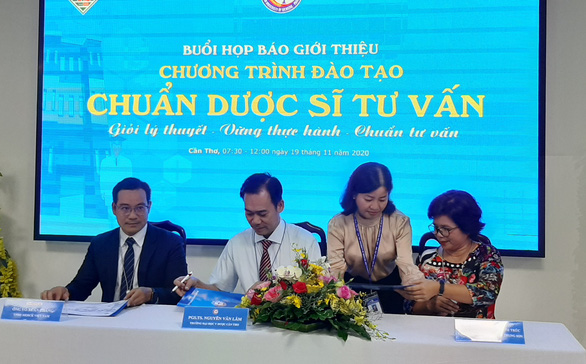 Đào tạo "chuẩn dược sĩ tư vấn" cho sinh viên ngành dược