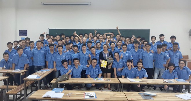 Cô Cát Tiên và sinh viên