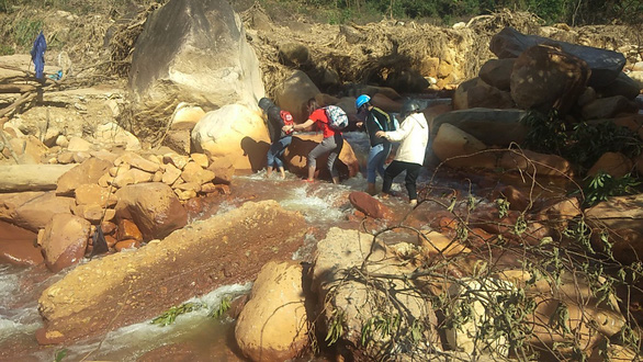 Ngày Nhà giáo Việt Nam của thầy cô vùng lũ Quảng Trị