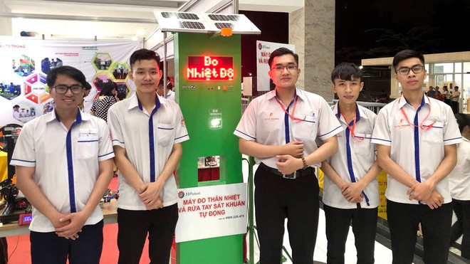 nhóm sinh viên trường cao đẳng lý tự trọng