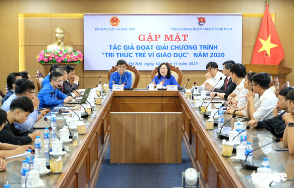 Bây giờ là thời đại 2020, sao mình còn học Word 2003?