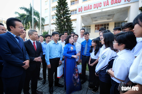 Bây giờ là thời đại 2020, sao mình còn học Word 2003?