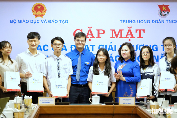 Bây giờ là thời đại 2020, sao mình còn học Word 2003?