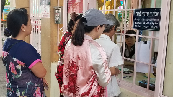 Phụ huynh đau đầu vì học phí và nhiều khoản tiền khác