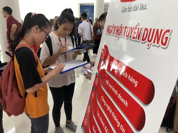 Gần 50% SV làm việc trái ngành đào tạo, nguyên nhân do đâu?