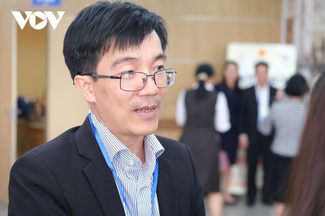 Thầy Nguyễn Phú Chiến, Hiệu trưởng trường THCS Ngoại ngữ - ĐH Ngoại ngữ, ĐH Quốc gia Hà Nội