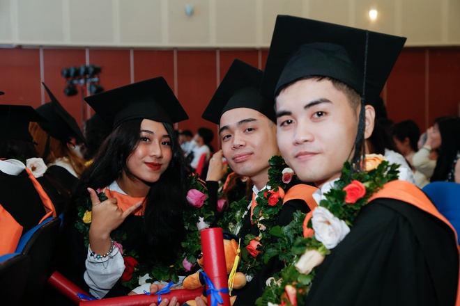 trường đại học dời lễ tốt nghiệp vì dịch covid-19