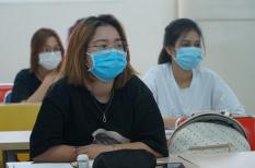 Sinh viên HUTECH đi học lại sau 5 ngày nghỉ vì dịch COVID-19