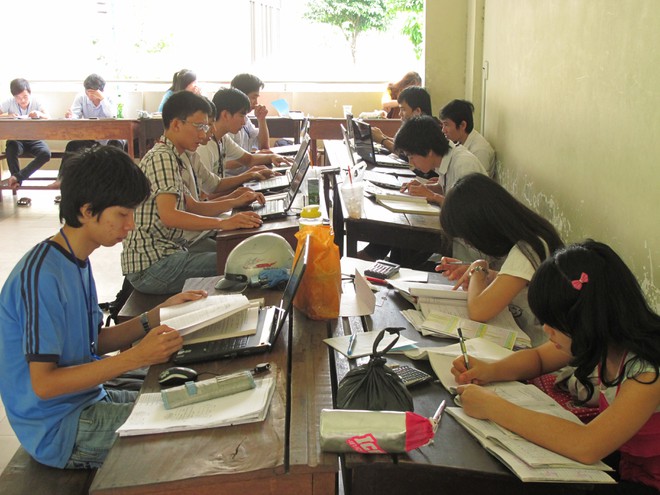 Sinh viên nên "làm đẹp bảng điểm" hay chú trọng trải nghiệm?