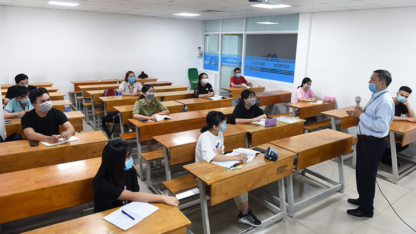 sinh viên hutech đi học lại