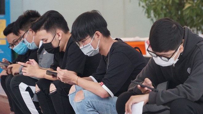 sinh viên hutech đi học lại