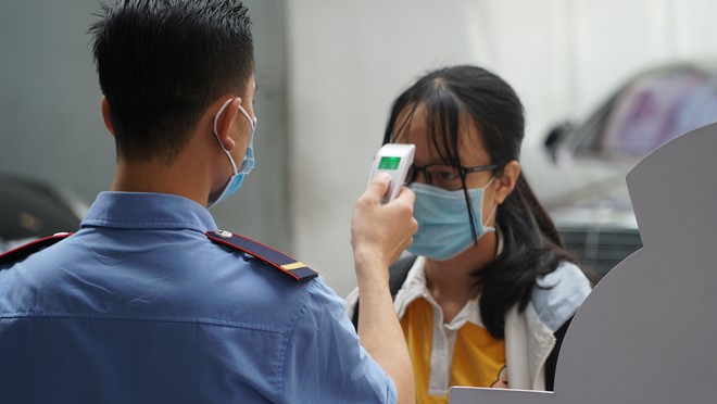 sinh viên hutech đi học lại