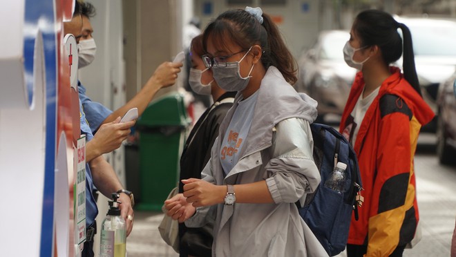 sinh viên hutech đi học lại