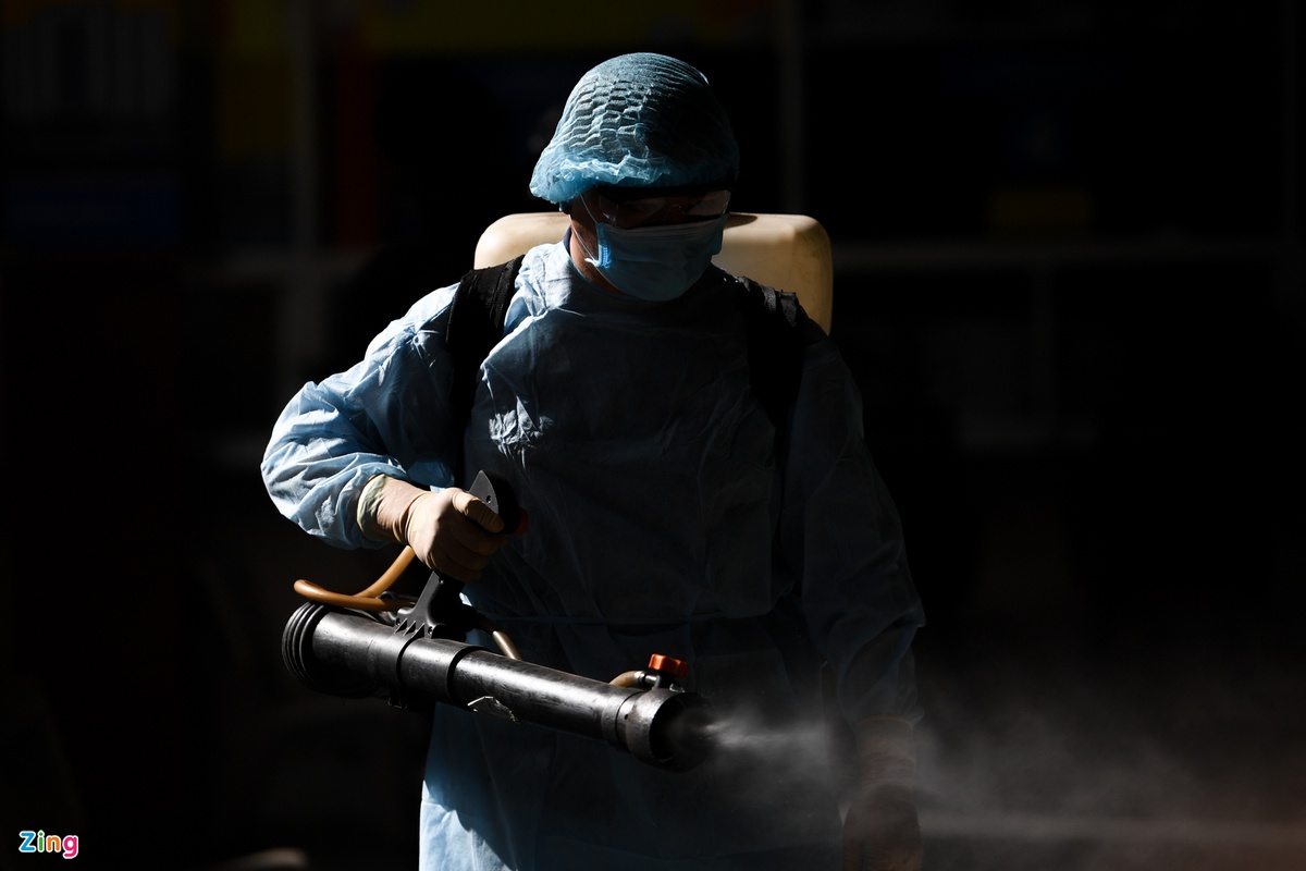 đại học hutech phun khử khuẩn phòng chống dịch covid-19