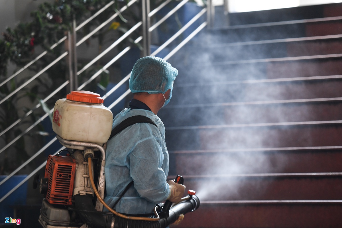 đại học hutech phun khử khuẩn phòng chống dịch covid-19