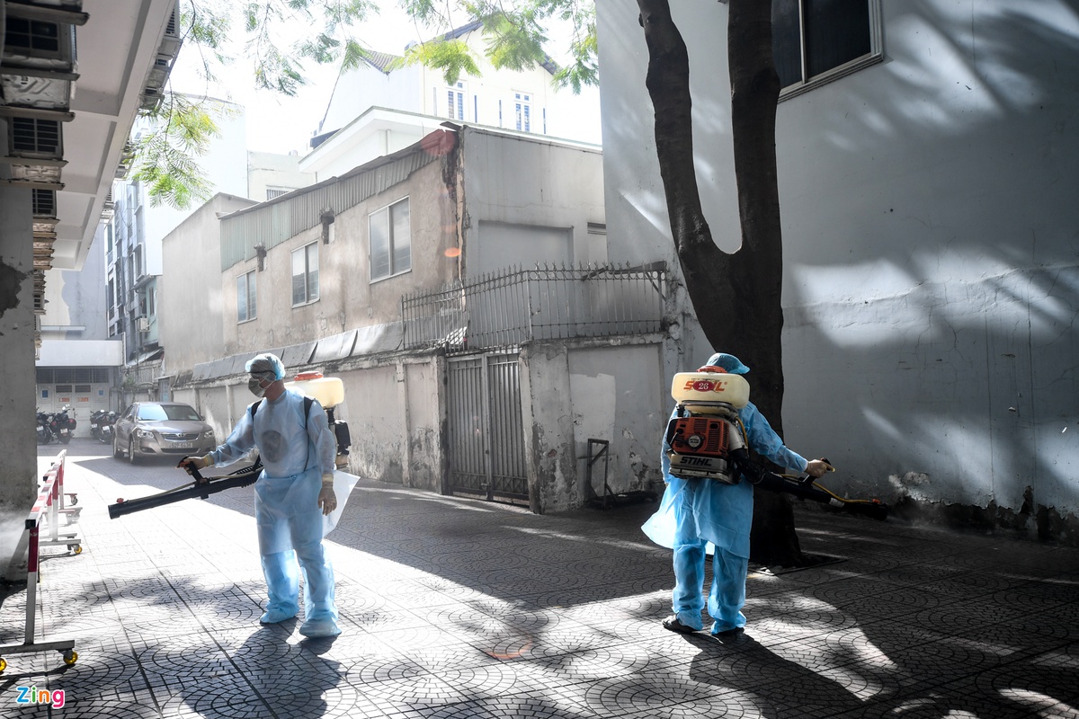 đại học hutech phun khử khuẩn phòng chống dịch covid-19