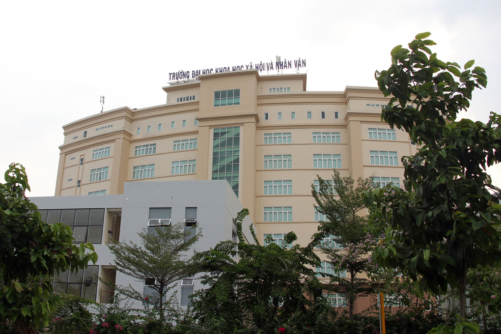 Hơn 800 sinh viên có thể bị buộc thôi học