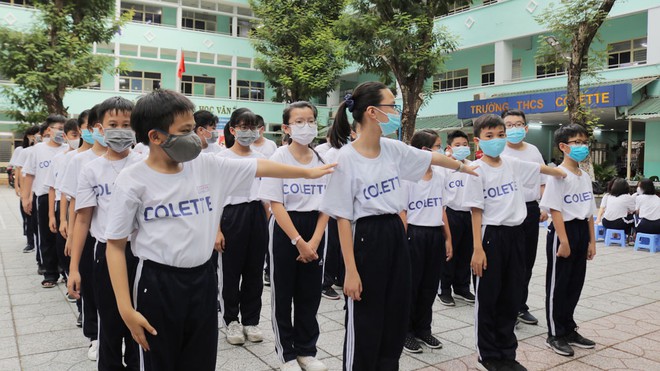 học sinh đeo khẩu trang