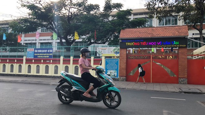 Nhiều trường cho học sinh nghỉ học để phòng dịch COVID-19
