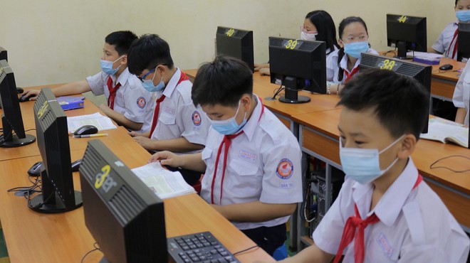 Phụ huynh nhắc con phòng dịch, cho con nghỉ nếu có thêm ca mới